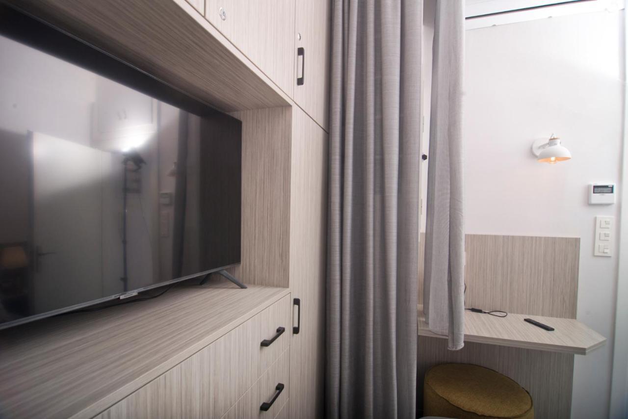 Urban Chic Luxury At The City Center Kalamata Exterior photo