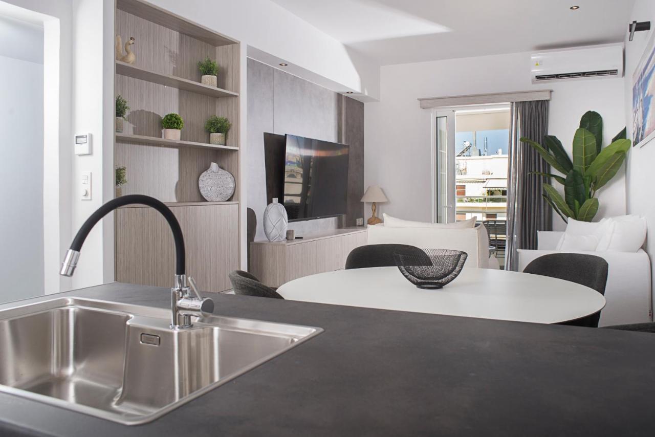 Urban Chic Luxury At The City Center Kalamata Exterior photo