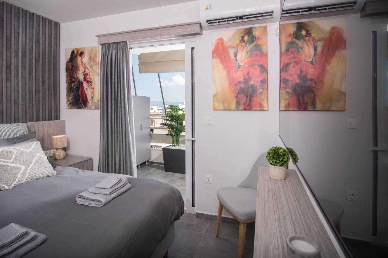 Urban Chic Luxury At The City Center Kalamata Exterior photo
