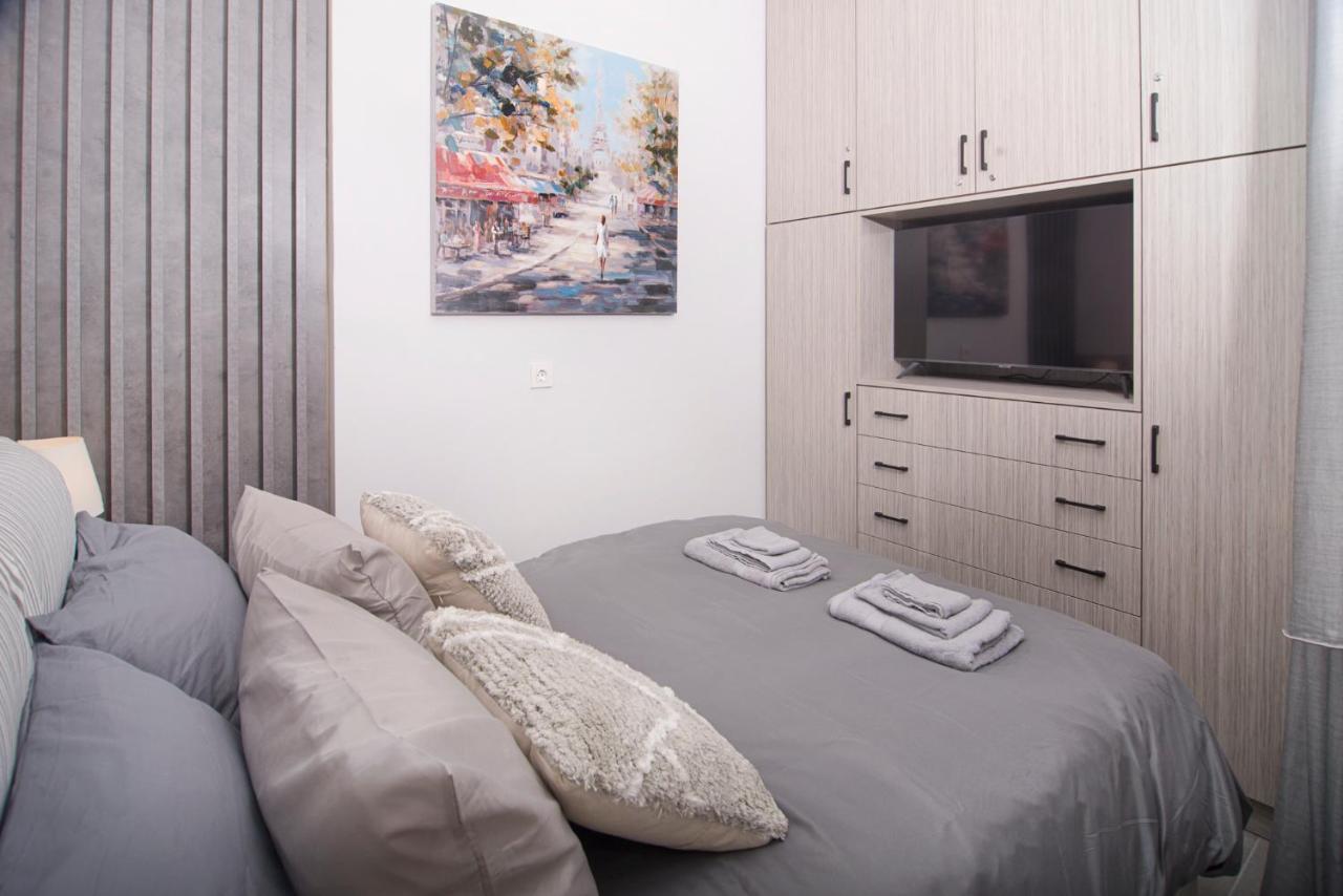 Urban Chic Luxury At The City Center Kalamata Exterior photo