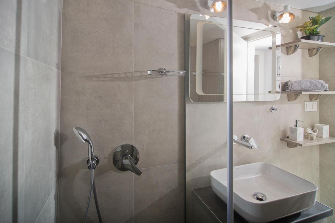 Urban Chic Luxury At The City Center Kalamata Exterior photo