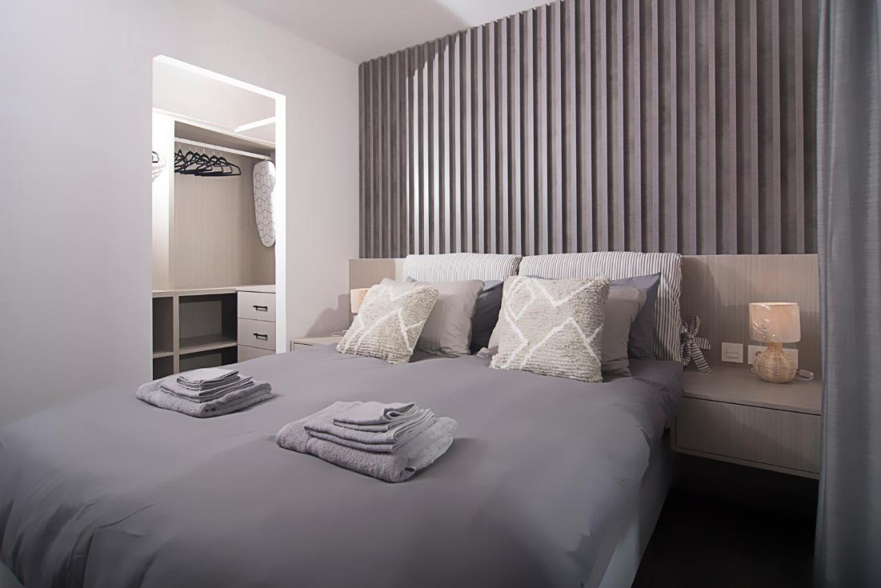 Urban Chic Luxury At The City Center Kalamata Exterior photo