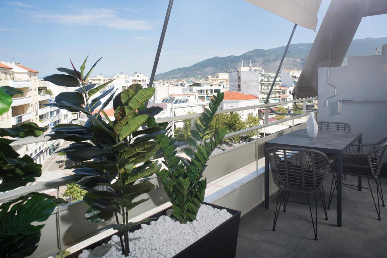 Urban Chic Luxury At The City Center Kalamata Exterior photo