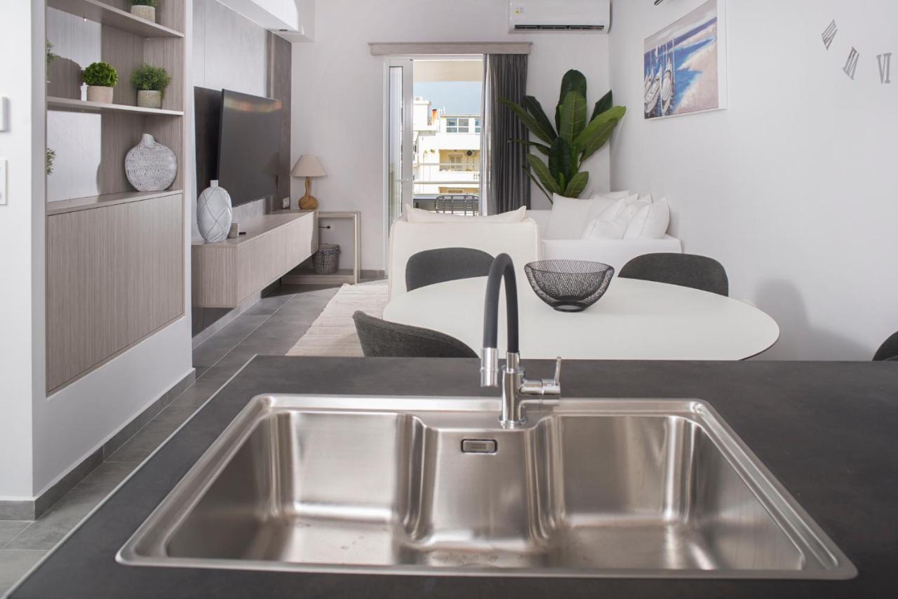 Urban Chic Luxury At The City Center Kalamata Exterior photo